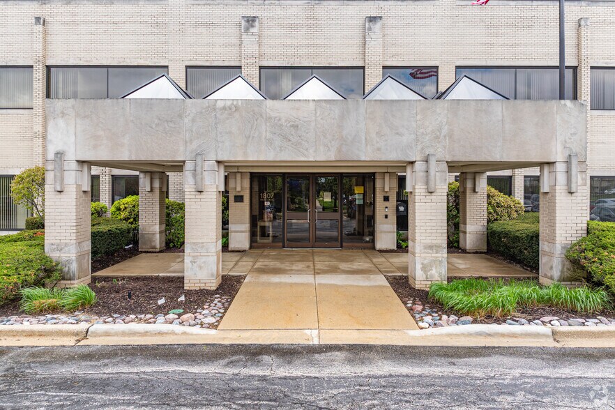 More Photos Of 1807 W Diehl Rd, Naperville Office For Lease