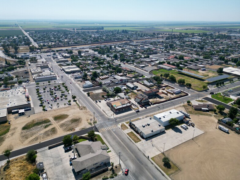 More Photos Of 425 W Perkins Ave, McFarland Fast Food For Sale