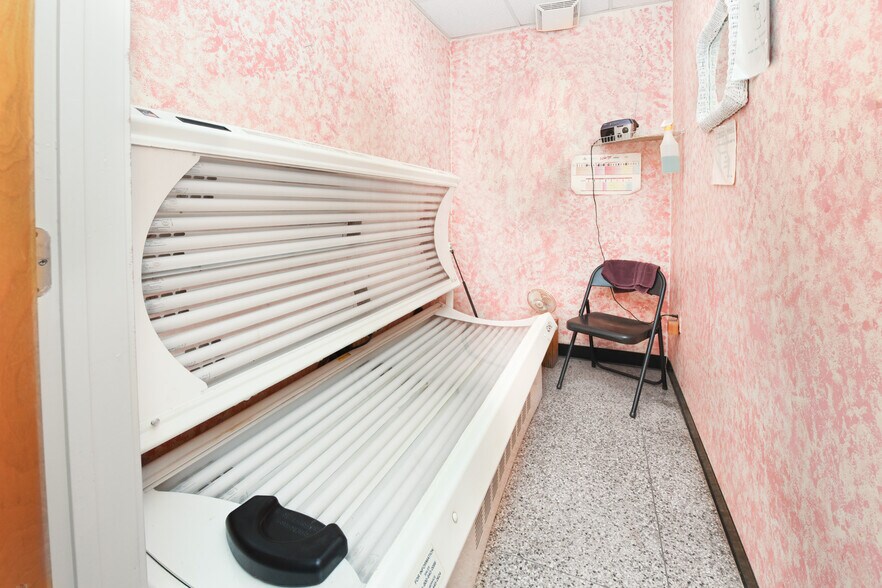 More Photos Of 4143 Main St, Bridgeport Storefront For Sale