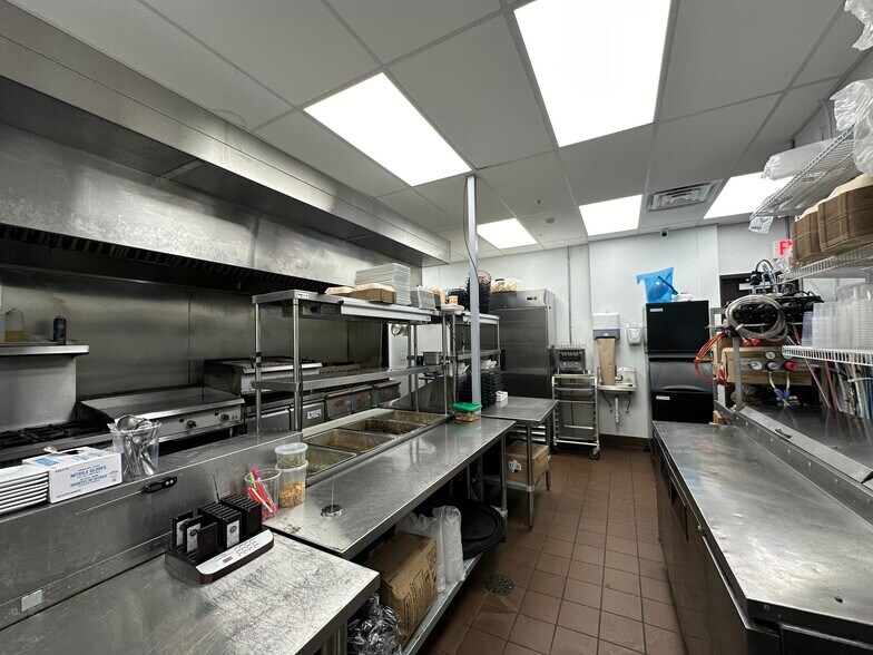 More Photos Of Rte 8 & Rte 228 - Middlesex Crossing, Valencia Storefront Retail Office For Lease