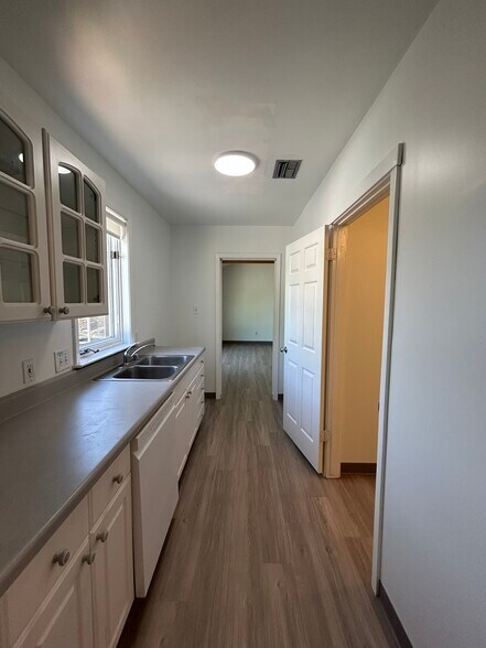 More Photos Of 4916 Kelvin Dr, Houston Coworking Space