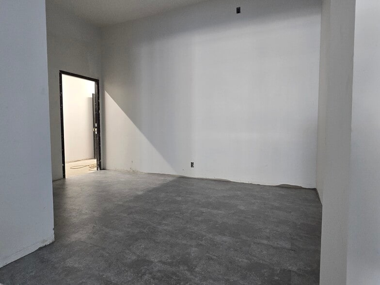 More Photos Of 2297 Main St, Buffalo Storefront Retail Residential For Lease