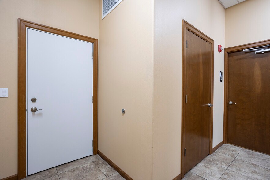More Photos Of 501 N Quay St, Kennewick Warehouse For Lease