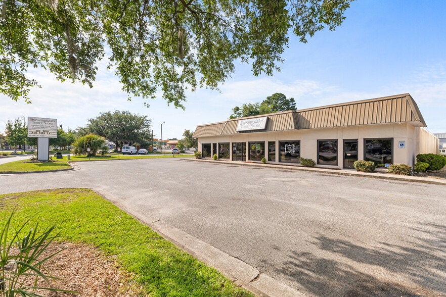 More Photos Of 6 Television Cir, Savannah Freestanding For Lease