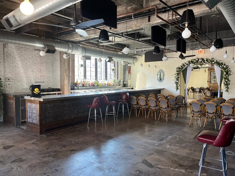More Photos Of 2500 W Chicago Ave, Chicago Storefront For Sale