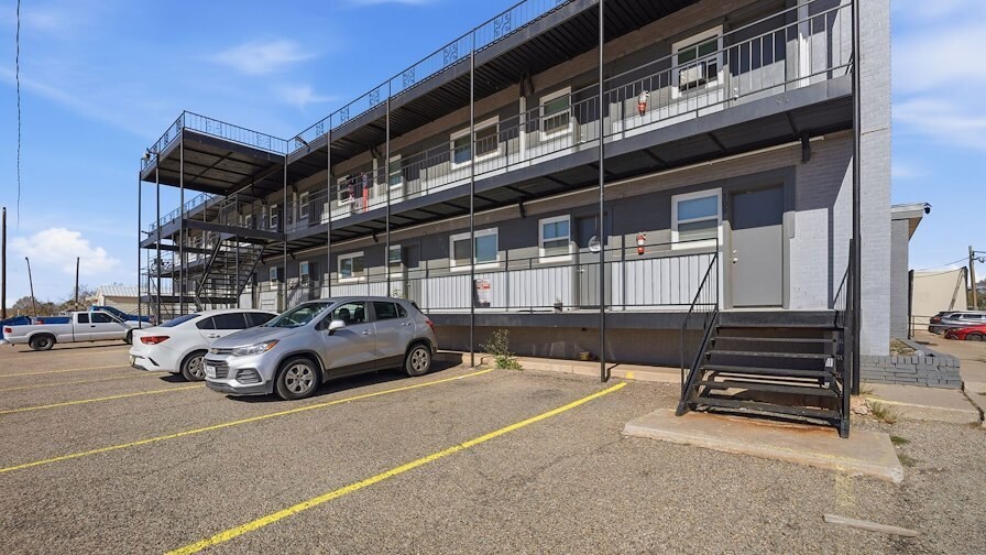 More Photos Of 808 Avenue H, Levelland Apartments For Sale