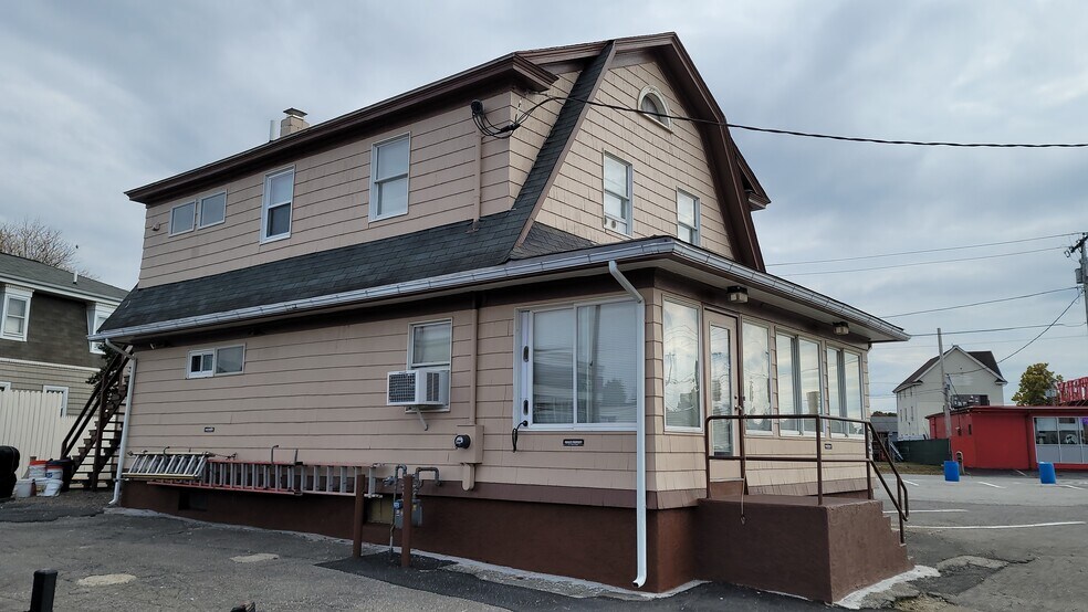 More Photos Of 1074 Washington St, Attleboro Storefront Retail Residential For Sale