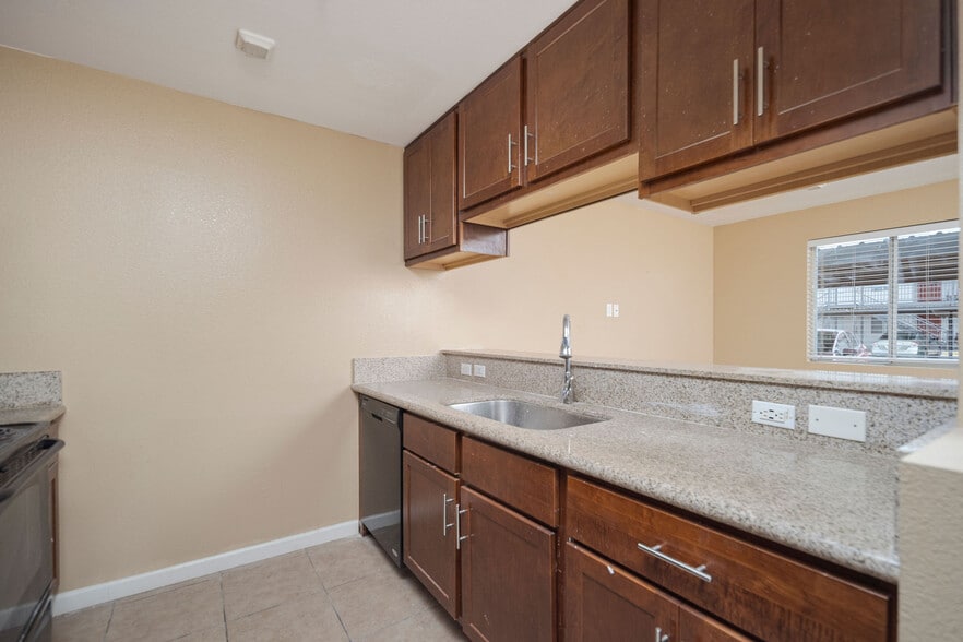More Photos Of 6220 W Ocotillo Rd, Glendale Apartments For Sale