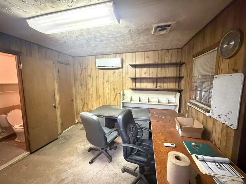 More Photos Of 8431 Maynardville Pike, Knoxville Warehouse For Sale
