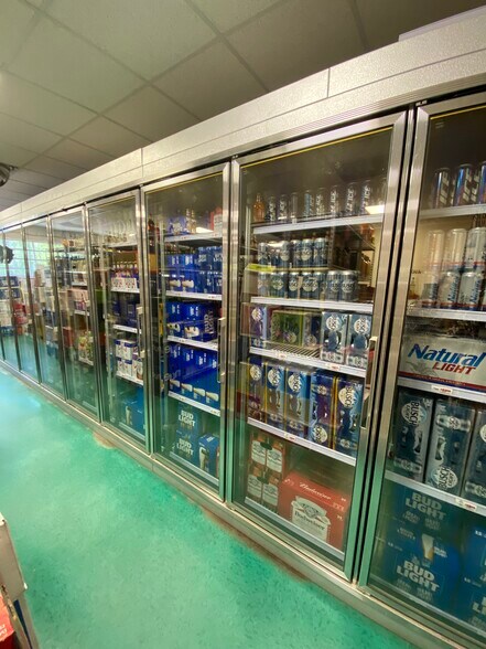 More Photos Of 2805 Fort Argyle Rd, Bloomingdale Bar For Sale