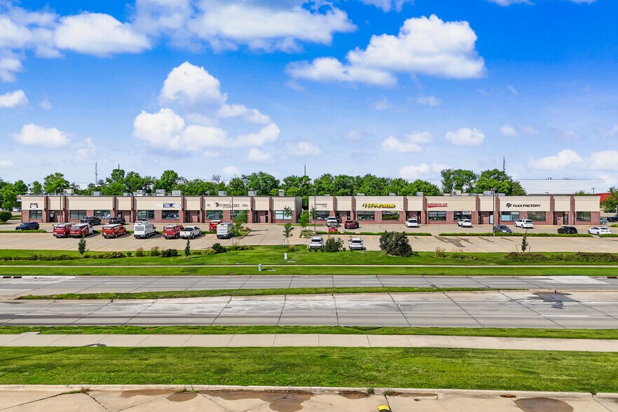 Primary Photo Of 3946-3998 NW Urbandale Dr, Urbandale Light Distribution For Lease