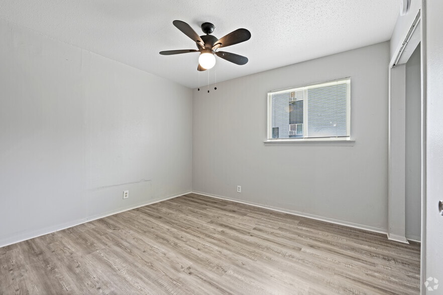 More Photos Of 717 S Green St, Longview Apartments For Sale