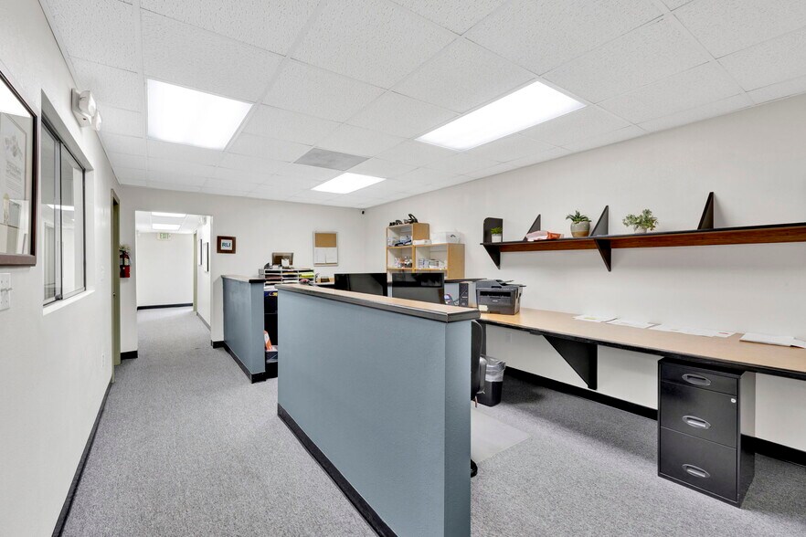 More Photos Of 3455 Ocean View Blvd, Glendale Office For Lease