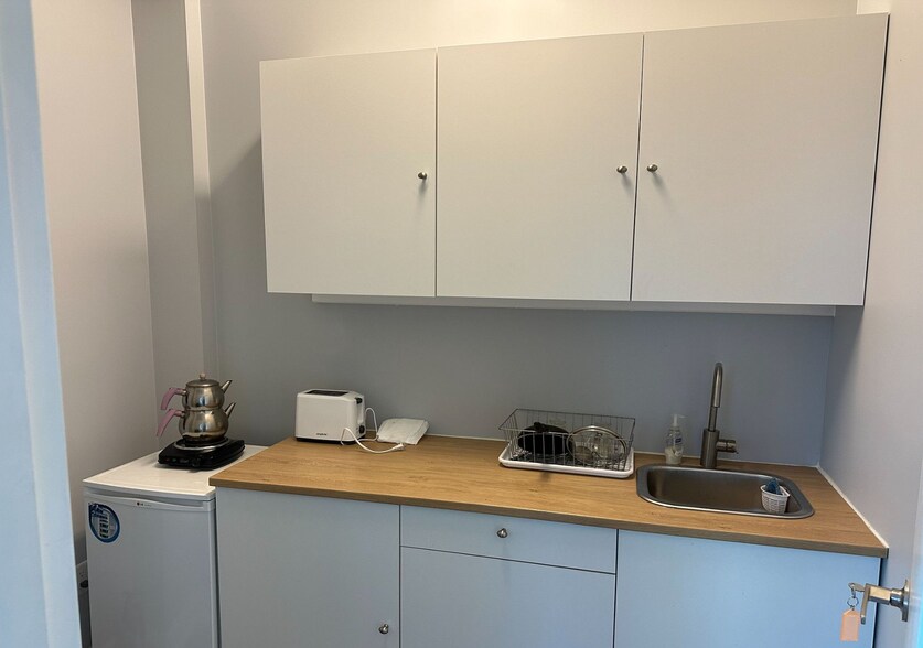 More Photos Of 8888 Keele St, Concord Warehouse For Lease