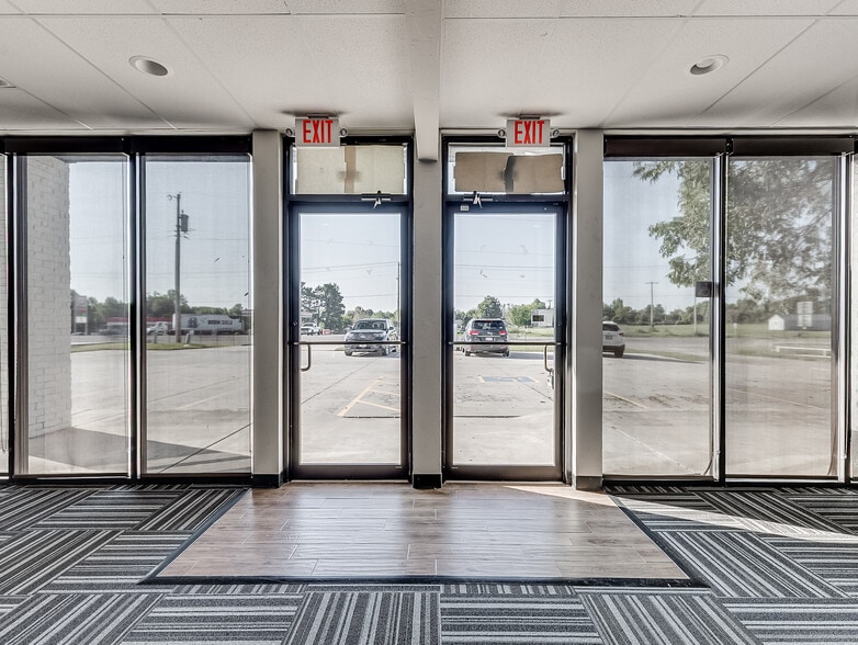 More Photos Of 17311 NE 23rd St, Choctaw Office For Sale