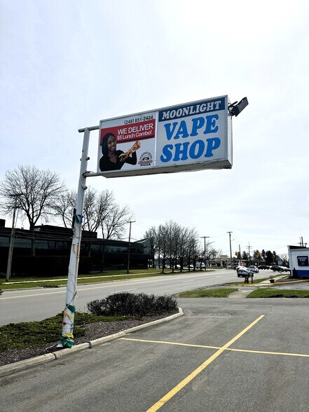 More Photos Of 31779-31799 Middlebelt Rd, Farmington Hills Restaurant For Lease