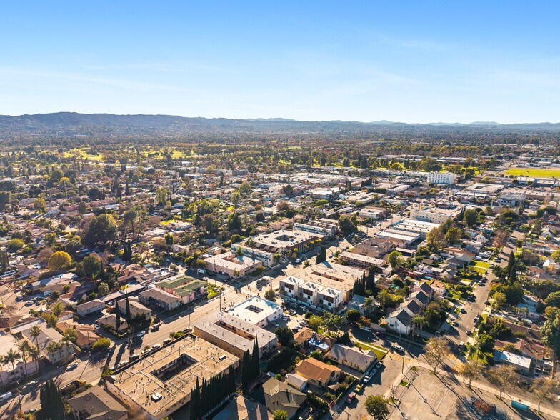 More Photos Of 15865 Vanowen St, Van Nuys Apartments For Sale