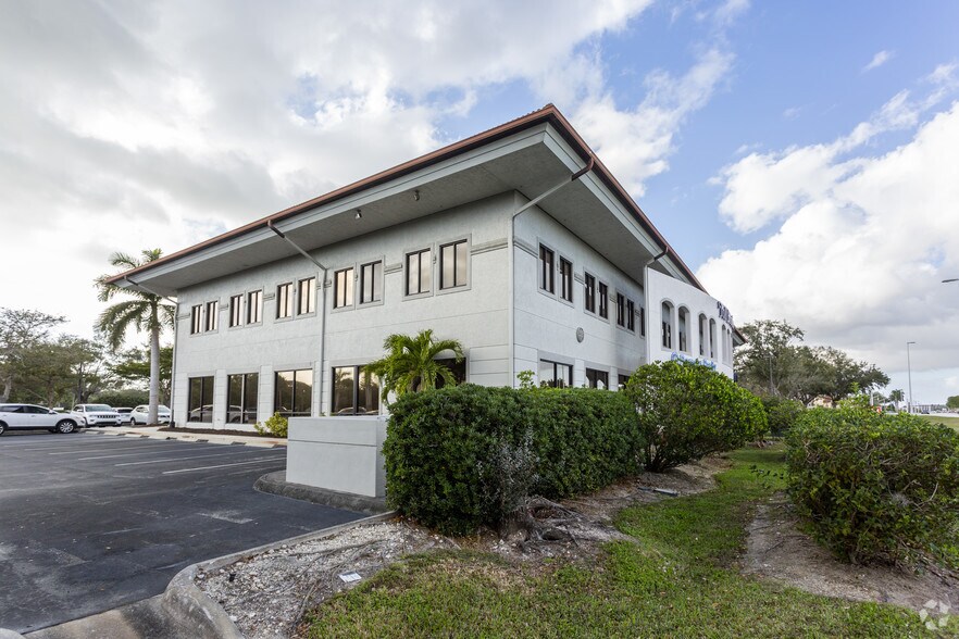 More Photos Of 24211 Walden Center Dr, Estero Medical For Lease