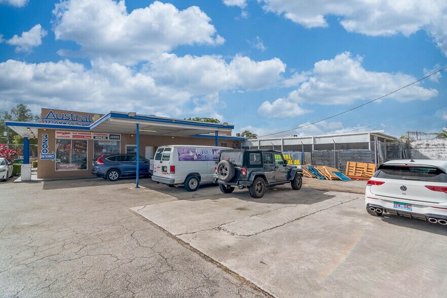 More Photos Of 3200 NW South River Dr, Miami Manufacturing For Lease