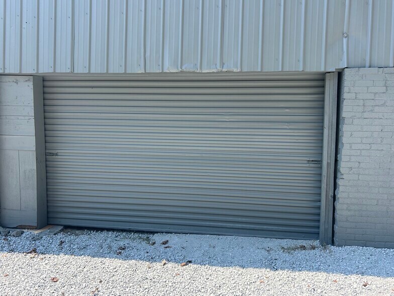 More Photos Of 453 Schmitt Rd, Rossville Warehouse For Lease