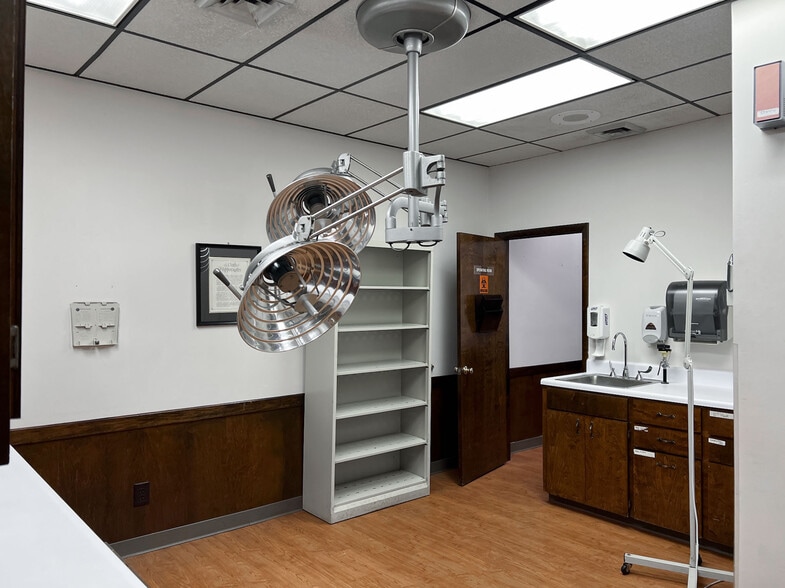 More Photos Of 119 W Lowman St, Mullins Medical For Sale