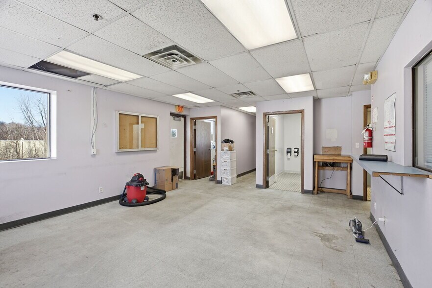 More Photos Of 8201 NE Hickory St, Minneapolis Truck Terminal For Sale
