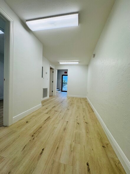 More Photos Of 5235 Ramsey Way, Fort Myers Office For Sale