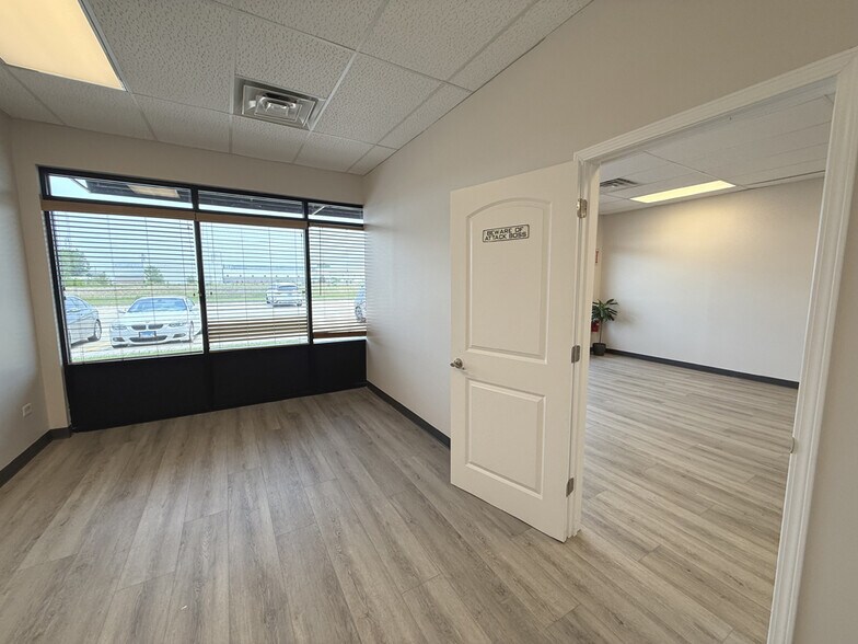 More Photos Of 13717 S Route 30, Plainfield Flex For Lease