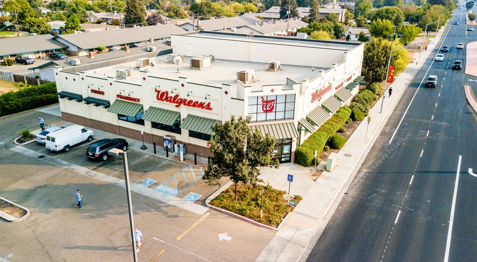 More Photos Of 2589 Jensen Ave, Sanger Drugstore For Sale