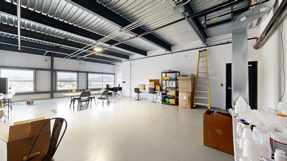 More Photos Of 4177-4233 Rue Marcel Lacasse, Boisbriand Manufacturing For Lease