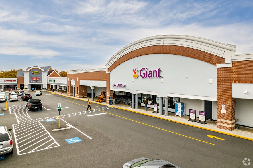 More Photos Of 21800 Town Center Plz, Sterling Unknown For Lease