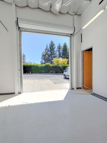 More Photos Of 388 Oakmead Pky, Sunnyvale Service For Lease