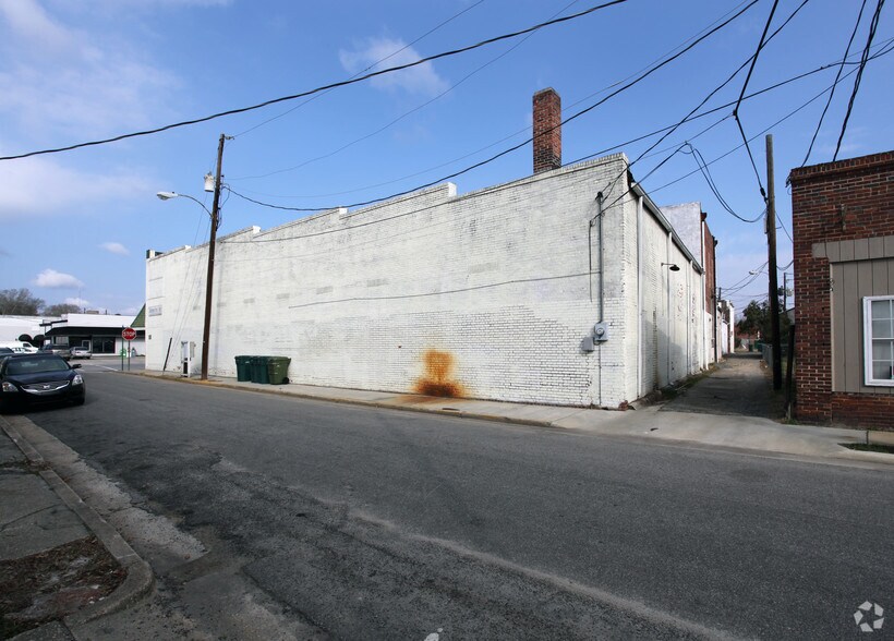More Photos Of 500-504 N Main St, Marion Storefront For Sale