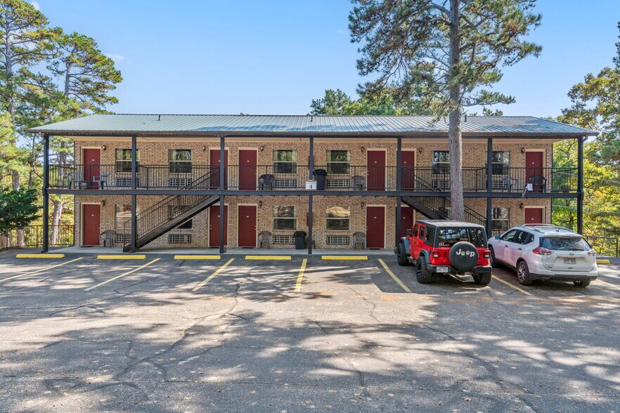 More Photos Of 2044 E Van Buren, Eureka Springs Hotel For Sale