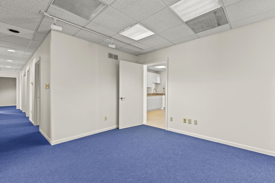 More Photos Of 73 E Wilson Bridge Rd, Worthington Office For Sale