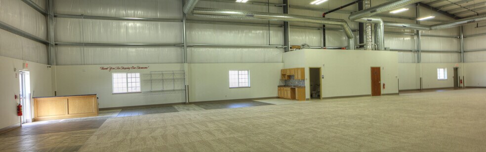 More Photos Of 6263 NE Industry Dr, Des Moines Warehouse For Lease