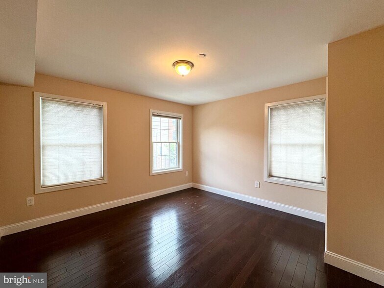 More Photos Of 1014 E Moyamensing Ave, Philadelphia Multifamily For Sale