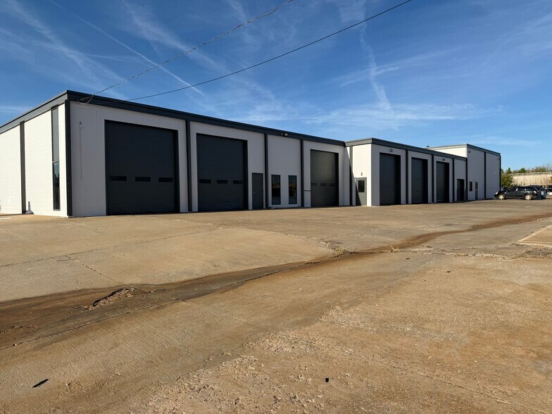 More Photos Of 13131 Broadway Ext, Oklahoma City Distribution For Lease