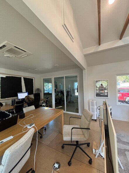 More Photos Of 3360 S Robertson Blvd, Los Angeles Loft Creative Space For Lease