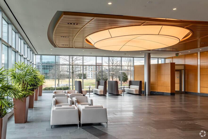 More Photos Of 6700 Tower Cir, Franklin Office For Lease