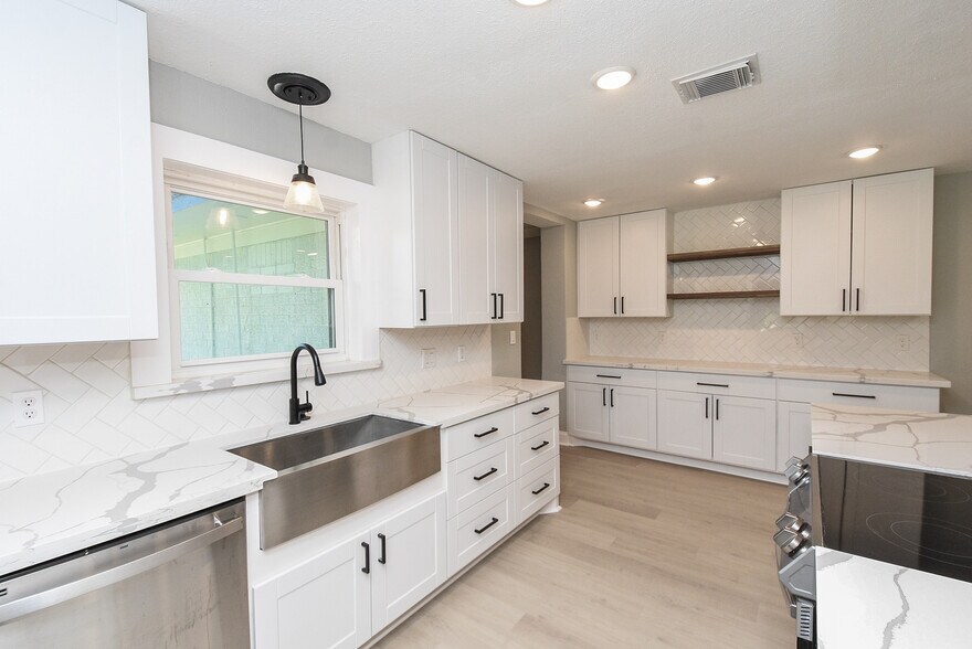 More Photos Of 19022 Old Mueschke Rd, Tomball Medical For Lease