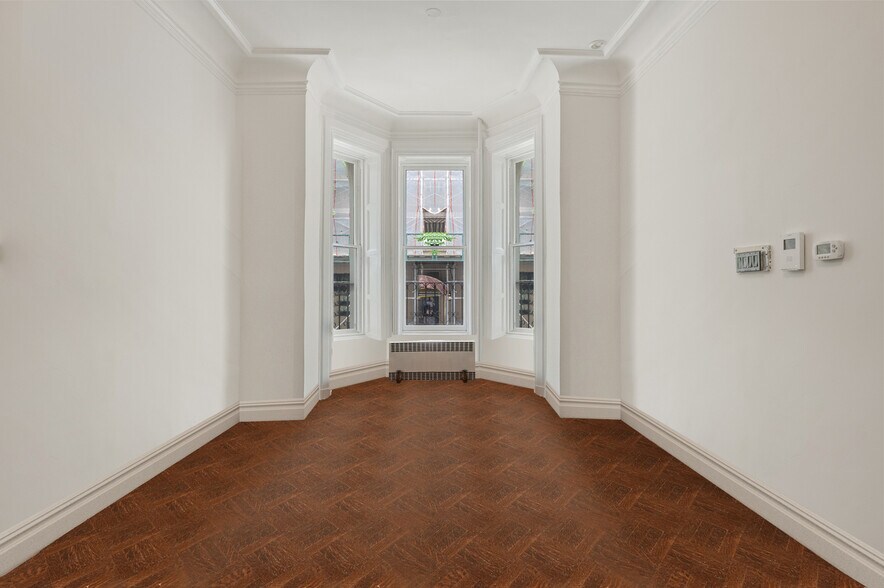 More Photos Of 19 E 75th St, New York Storefront Retail Office For Sale