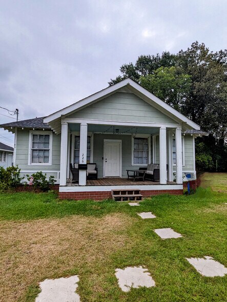 More Photos Of 302 Picadilly St, Columbia Specialty For Sale