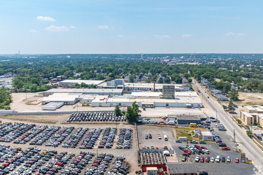 More Photos Of 912 E Washington St, Joliet Manufacturing For Sale