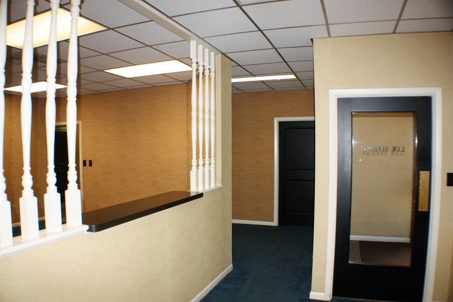 More Photos Of 111 W Pine St, Graham Office For Lease