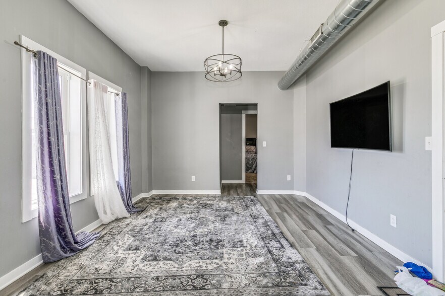 More Photos Of 1500 W Broadway Ave, Minneapolis Storefront Retail Residential For Sale