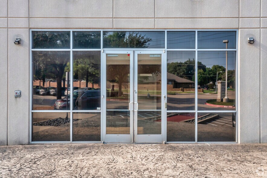 More Photos Of 4104 W 15th St, Plano Medical For Lease