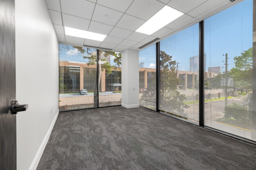 More Photos Of 17 S Briar Hollow Ln, Houston Office Residential For Lease