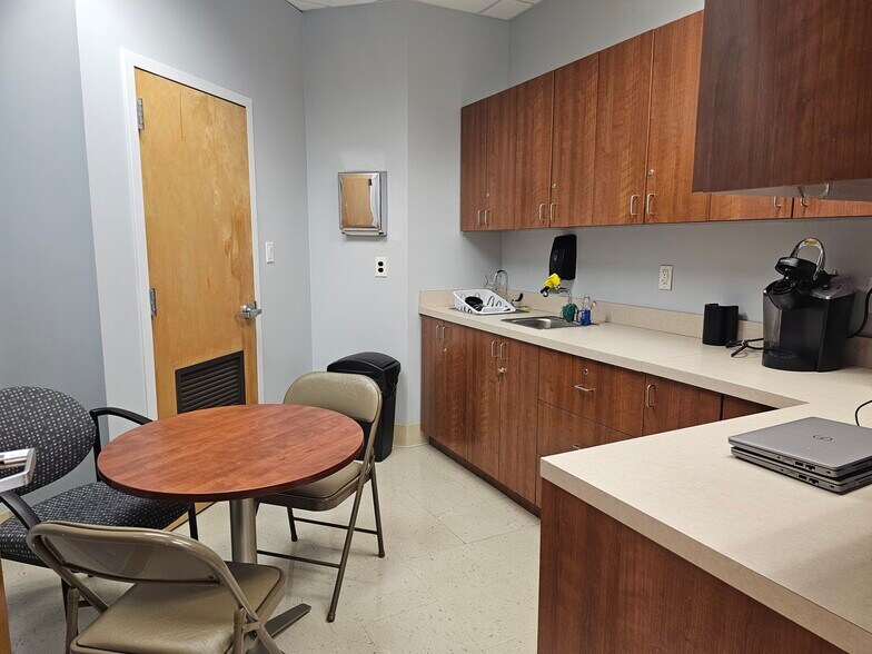 More Photos Of 500 Montauk Hwy, West Islip Medical For Lease