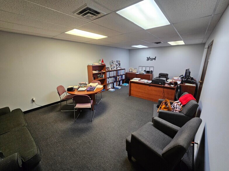 More Photos Of 3910 Groves Rd, Columbus Warehouse For Lease